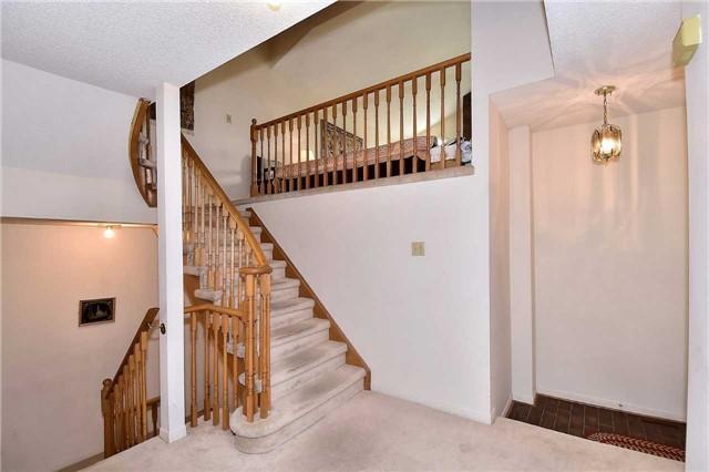 94 Pinewood Dr, House detached with 3 bedrooms, 4 bathrooms and 2 parking in Vaughan ON | Image 3