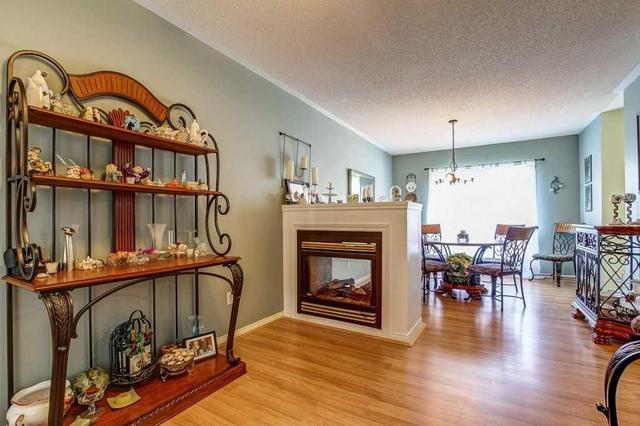 1259 Brillinger St, Townhouse with 3 bedrooms, 3 bathrooms and 2 parking in Oakville ON | Image 6