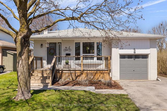 31 Porter Cres W, House detached with 3 bedrooms, 2 bathrooms and 5 parking in Barrie ON | Image 1