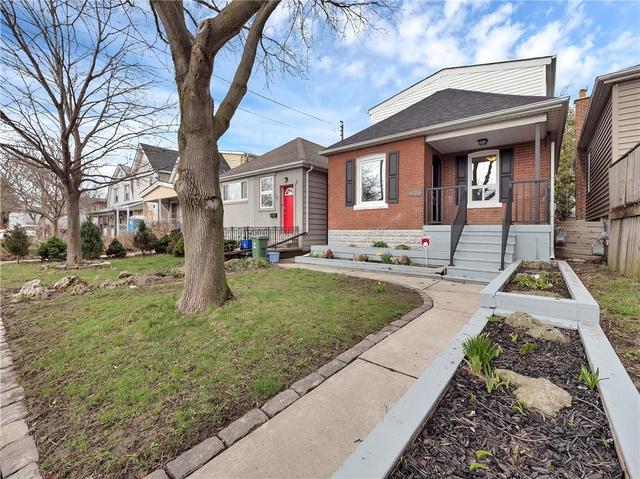 52 East 24th Street, House detached with 3 bedrooms, 1 bathrooms and null parking in Hamilton ON | Image 1