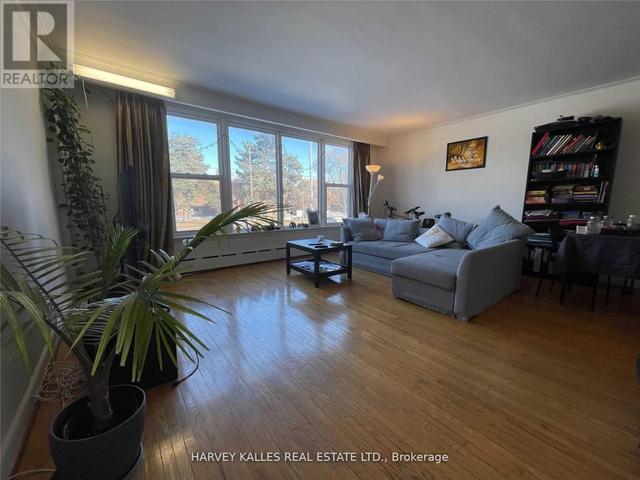 435 Wilson Ave, House detached with 6 bedrooms, 3 bathrooms and 8 parking in Toronto ON | Image 2