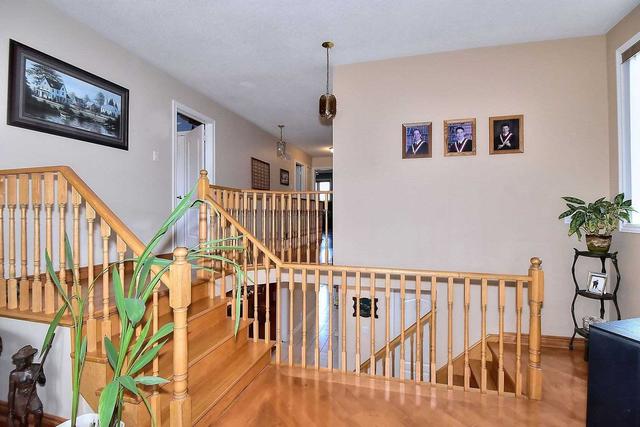 15 Pineway Crt, House detached with 4 bedrooms, 4 bathrooms and 6 parking in Whitby ON | Image 9