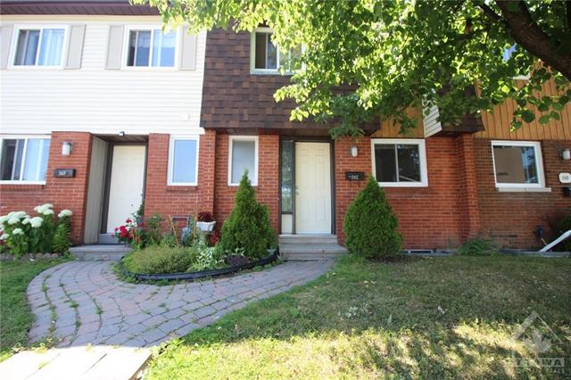e - 36 Woodvale Green, Townhouse with 3 bedrooms, 2 bathrooms and 1 parking in Ottawa ON | Image 1