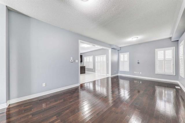 79 Mcroberts Cres, House detached with 4 bedrooms, 3 bathrooms and 3 parking in Clarington ON | Image 33