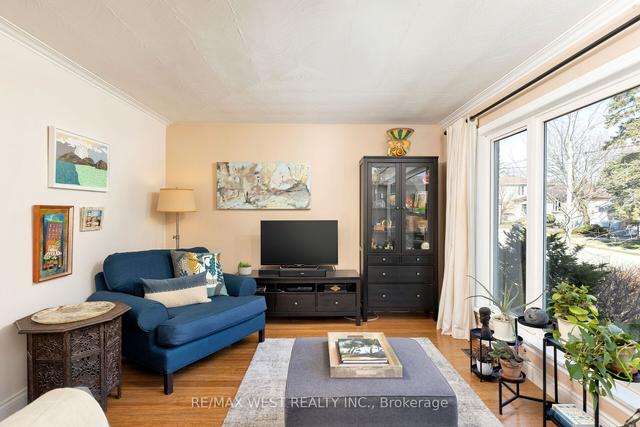 70 Thirty Ninth St, House detached with 2 bedrooms, 2 bathrooms and 1 parking in Toronto ON | Image 37