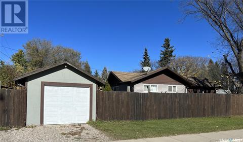 619 1st Street E, House detached with 2 bedrooms, 1 bathrooms and null parking in Meadow Lake SK | Card Image