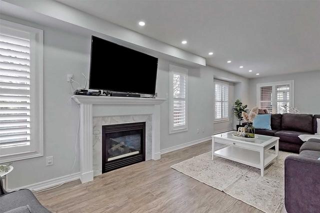 84 Quince Cres, House detached with 4 bedrooms, 4 bathrooms and 6 parking in Markham ON | Image 3