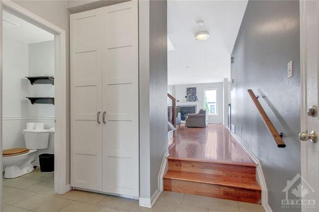 19 Woodson Street, Townhouse with 3 bedrooms, 3 bathrooms and 3 parking in Ottawa ON | Image 3
