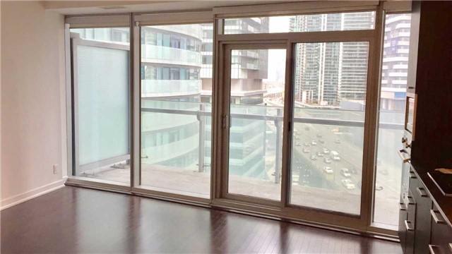 1001 - 12 York St, Condo with 1 bedrooms, 1 bathrooms and null parking in Toronto ON | Image 4