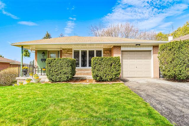 96 Cresthaven Dr, House detached with 3 bedrooms, 2 bathrooms and 3 parking in Toronto ON | Image 1