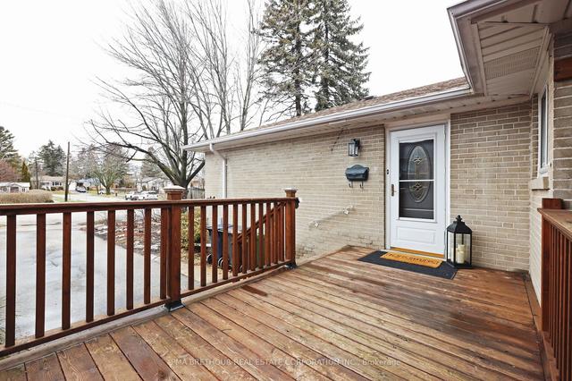 7 Brightside Dr, House detached with 4 bedrooms, 2 bathrooms and 2 parking in Toronto ON | Image 12