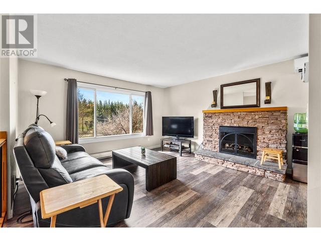 6823 Charleson Road, House detached with 4 bedrooms, 2 bathrooms and null parking in Columbia Shuswap F BC | Image 8