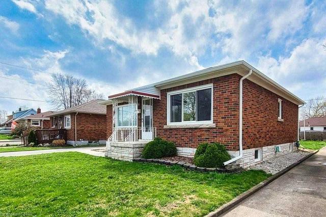 13 Mcmann Dr, House detached with 3 bedrooms, 2 bathrooms and 5 parking in Thorold ON | Image 12