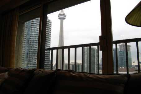 1318 - 55 Harbour Sq, Condo with 2 bedrooms, 2 bathrooms and 1 parking in Toronto ON | Image 7
