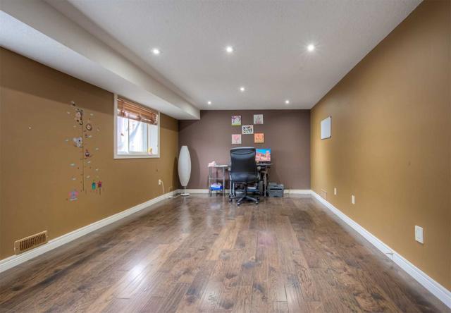 9 Darling Cres, House detached with 3 bedrooms, 3 bathrooms and 5 parking in Guelph ON | Image 30