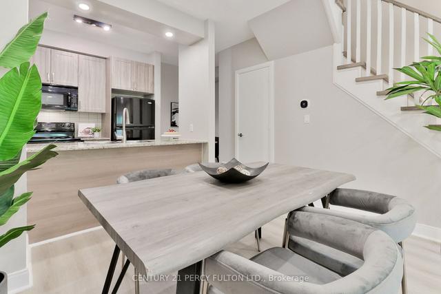 th6 - 330 Village Green Sq, Townhouse with 3 bedrooms, 3 bathrooms and 2 parking in Toronto ON | Image 2