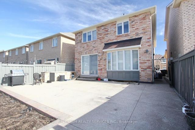 upper - 30 Lesabre Cres, House detached with 4 bedrooms, 3 bathrooms and 3 parking in Brampton ON | Image 35
