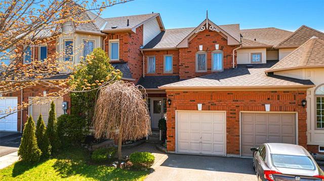 3 Jays Dr, House attached with 3 bedrooms, 3 bathrooms and 3 parking in Whitby ON | Card Image