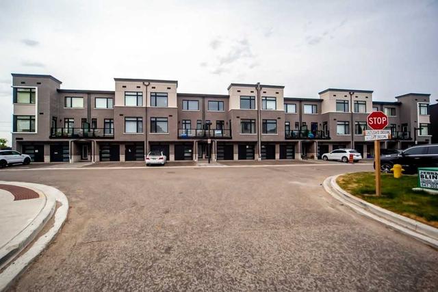 414 - 2550 Castlegate Crossing, Townhouse with 2 bedrooms, 3 bathrooms and 2 parking in Pickering ON | Card Image