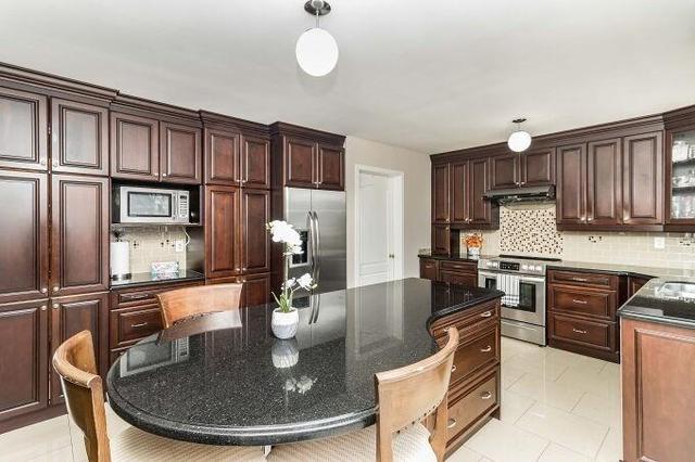 13 Yukon Lane, House detached with 4 bedrooms, 4 bathrooms and 6 parking in Brampton ON | Image 6