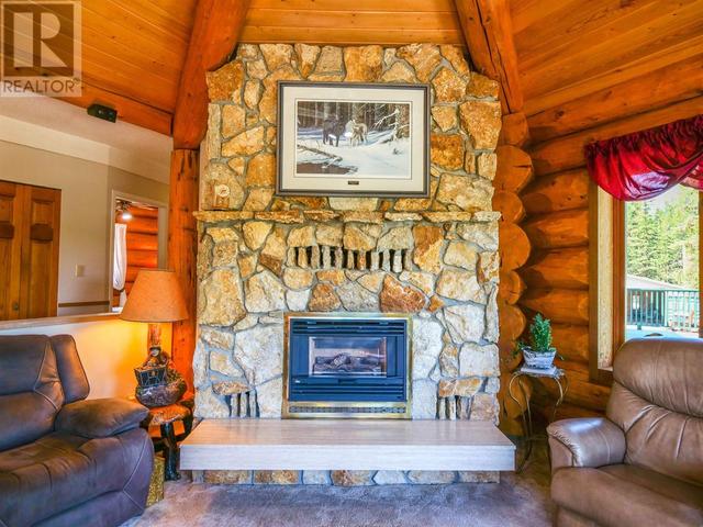 4845 Ten Mile Lake Road, House detached with 3 bedrooms, 3 bathrooms and null parking in Cariboo B BC | Image 3
