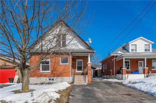 151 Norfolk Avenue, House detached with 3 bedrooms, 1 bathrooms and 3 parking in Cambridge ON | Image 3