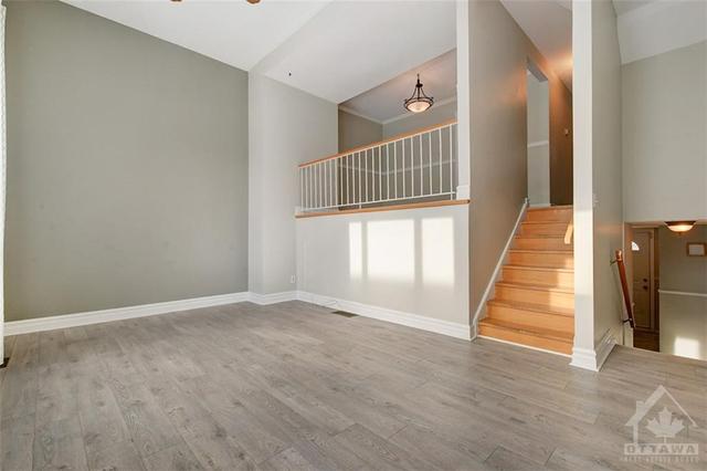 236 Romulus Private, Townhouse with 3 bedrooms, 2 bathrooms and 2 parking in Ottawa ON | Image 5