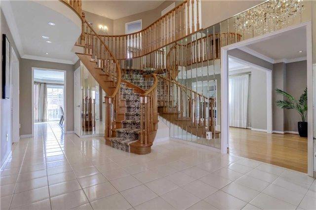 39 Montrose Cres, House detached with 4 bedrooms, 4 bathrooms and 6 parking in Markham ON | Image 2