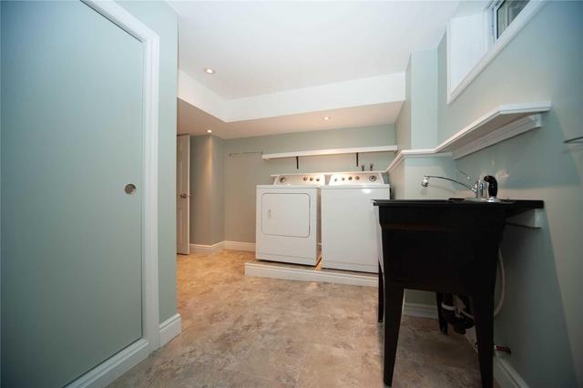97 Lynnbrook Dr, House detached with 3 bedrooms, 2 bathrooms and 5 parking in Toronto ON | Image 18