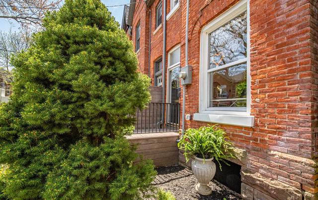 104 Hamilton St, House attached with 3 bedrooms, 2 bathrooms and 1 parking in Toronto ON | Image 12