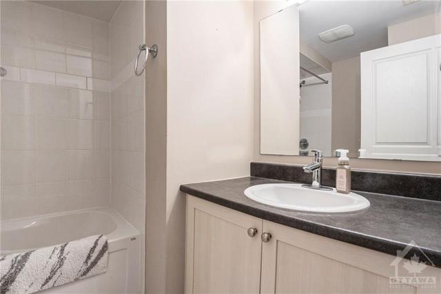 a - 1069 Beryl Private, Condo with 2 bedrooms, 2 bathrooms and 1 parking in Ottawa ON | Image 12