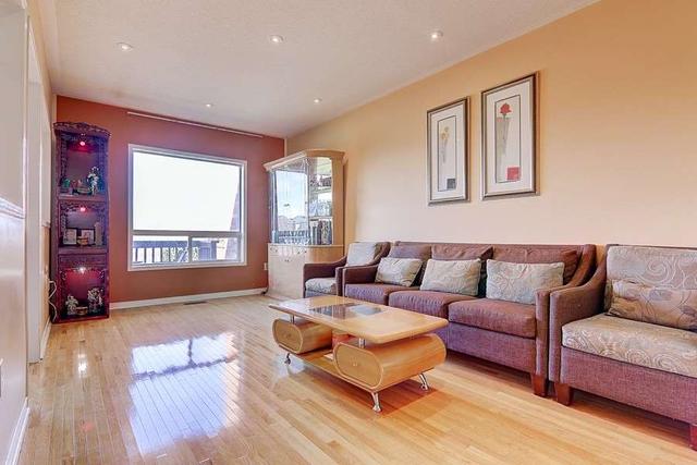 8 Pikake Crt, House attached with 3 bedrooms, 3 bathrooms and 3 parking in Vaughan ON | Image 39