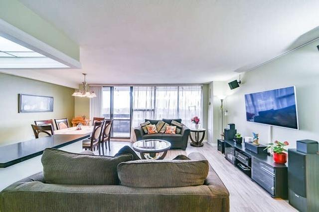 710 - 11 Wincott Dr, Condo with 3 bedrooms, 2 bathrooms and 1 parking in Toronto ON | Image 4