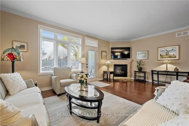 33 Hickory Ave, House detached with 2 bedrooms, 3 bathrooms and 4 parking in Niagara on the Lake ON | Image 8