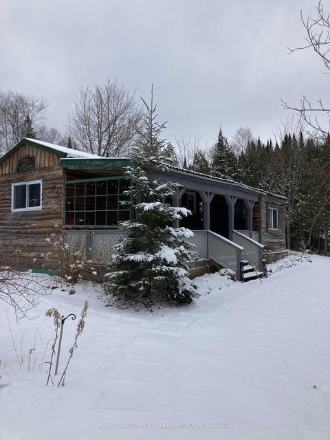 38 Highland Rd, House detached with 2 bedrooms, 1 bathrooms and 7 parking in Magnetawan ON | Card Image