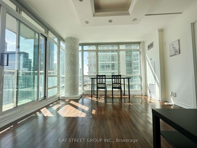 711 - 381 Front St W, Condo with 1 bedrooms, 1 bathrooms and 1 parking in Toronto ON | Image 5