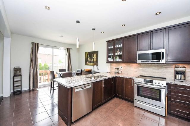 833 Farmstead Dr, House detached with 4 bedrooms, 4 bathrooms and 4 parking in Milton ON | Image 3
