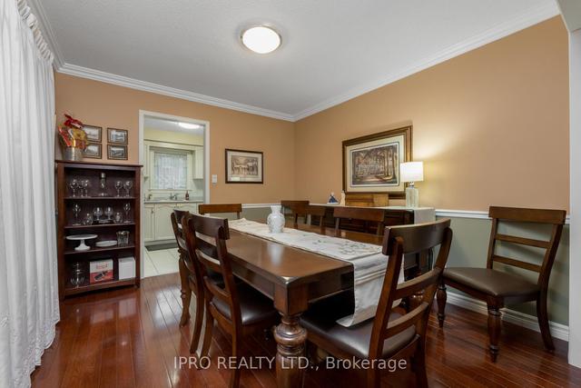 31 Fenflower Crt, House detached with 4 bedrooms, 3 bathrooms and 6 parking in Brampton ON | Image 2