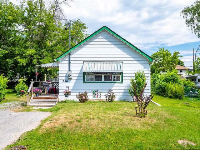 256 Woodycrest Ave, House detached with 2 bedrooms, 1 bathrooms and 4 parking in Georgina ON | Image 1