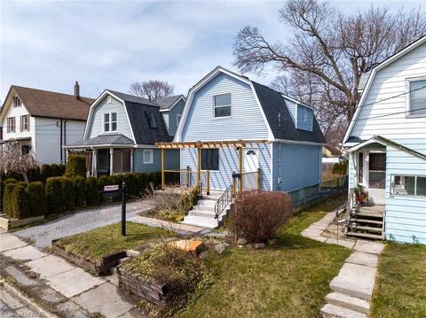 4249 Elgin Street, House detached with 2 bedrooms, 1 bathrooms and null parking in Niagara Falls ON | Card Image