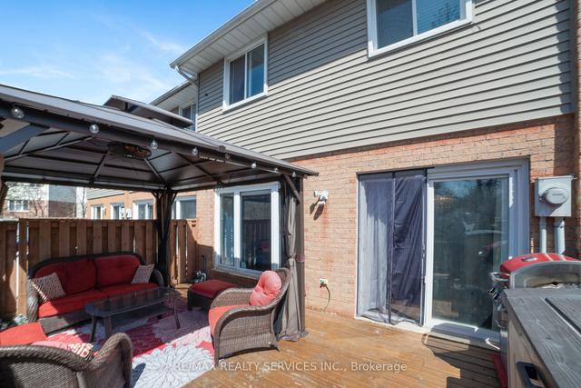 17 - 17 Carisbrooke Crt, Townhouse with 3 bedrooms, 2 bathrooms and 2 parking in Brampton ON | Image 28