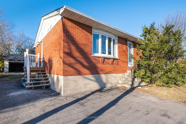 1225 Sunnyside Rd, House detached with 3 bedrooms, 1 bathrooms and 7 parking in Kingston ON | Image 34