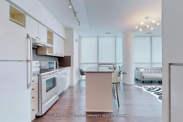 ph 25 - 35 Brian Peck Cres, Condo with 2 bedrooms, 2 bathrooms and 2 parking in Toronto ON | Image 2