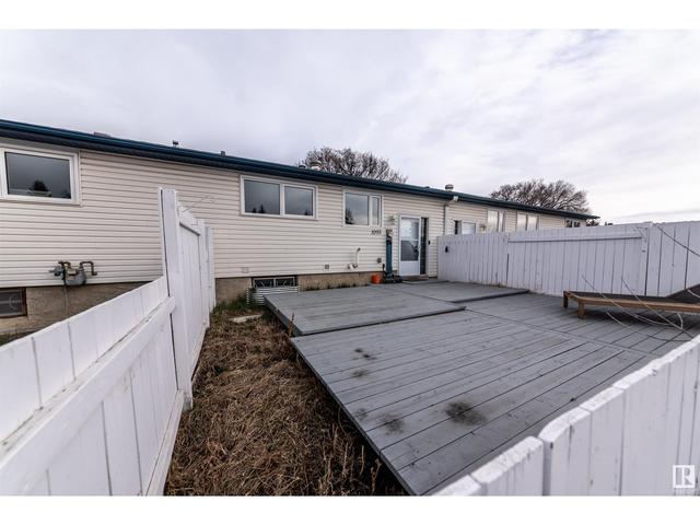1093 Millbourne Rd E Nw, House attached with 3 bedrooms, 1 bathrooms and 2 parking in Edmonton AB | Image 3