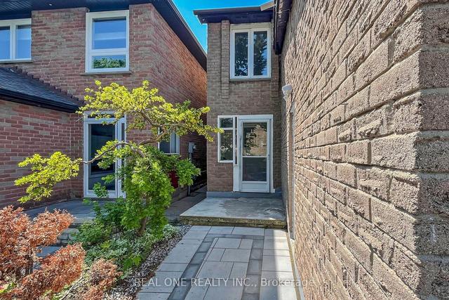 76 Cottsmore Cres, House detached with 3 bedrooms, 4 bathrooms and 5 parking in Markham ON | Image 25