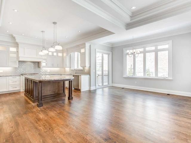 2 Geranium Crt, House detached with 5 bedrooms, 7 bathrooms and 9 parking in Toronto ON | Image 5