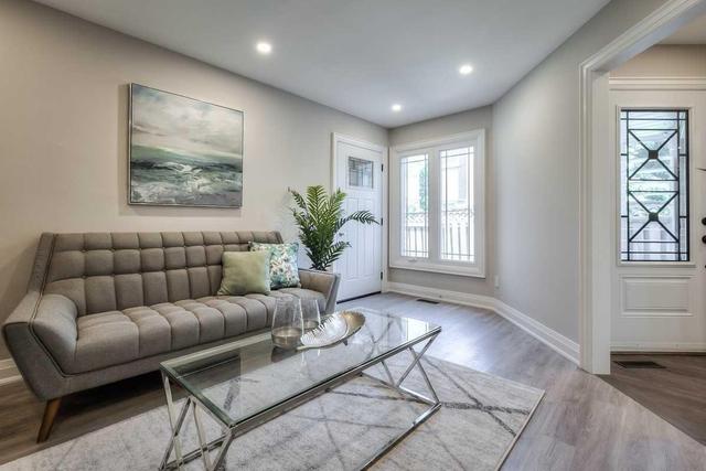 424 Port Royal Tr, House detached with 4 bedrooms, 4 bathrooms and 2 parking in Toronto ON | Image 3