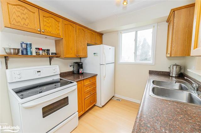 1067 12th Street E, House semidetached with 3 bedrooms, 1 bathrooms and 3 parking in Owen Sound ON | Image 12