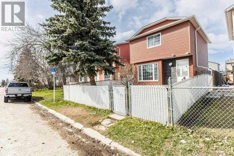 6066 Martingrove Road Ne, House detached with 3 bedrooms, 1 bathrooms and 4 parking in Calgary AB | Card Image
