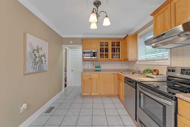 131 Langden Ave, House semidetached with 3 bedrooms, 2 bathrooms and 4 parking in Toronto ON | Image 4